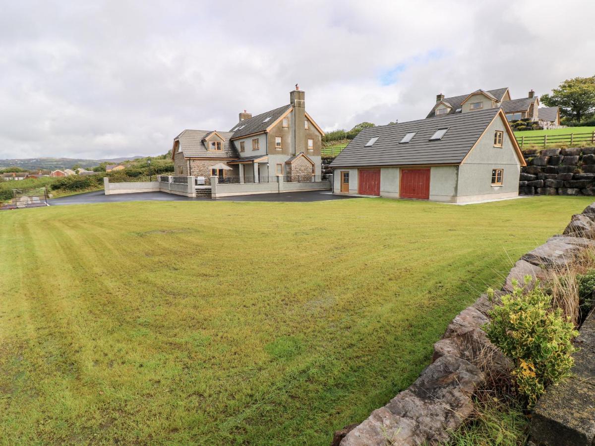 Grooms Quarters At Pant Y Gaseg Farm Ammanford Bagian luar foto