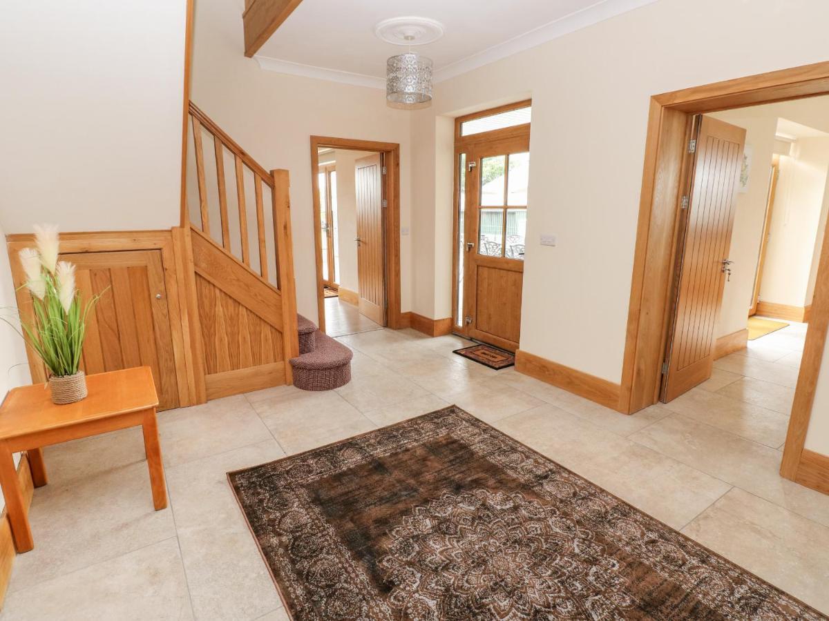 Grooms Quarters At Pant Y Gaseg Farm Ammanford Bagian luar foto