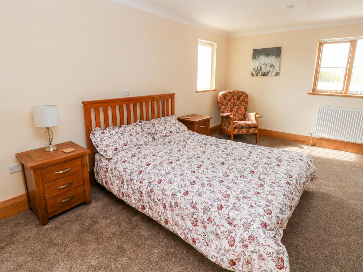Grooms Quarters At Pant Y Gaseg Farm Ammanford Bagian luar foto
