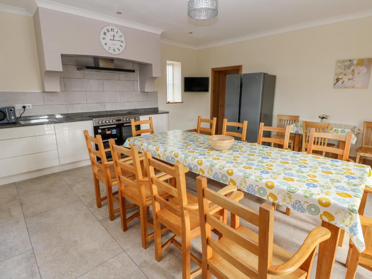 Grooms Quarters At Pant Y Gaseg Farm Ammanford Bagian luar foto