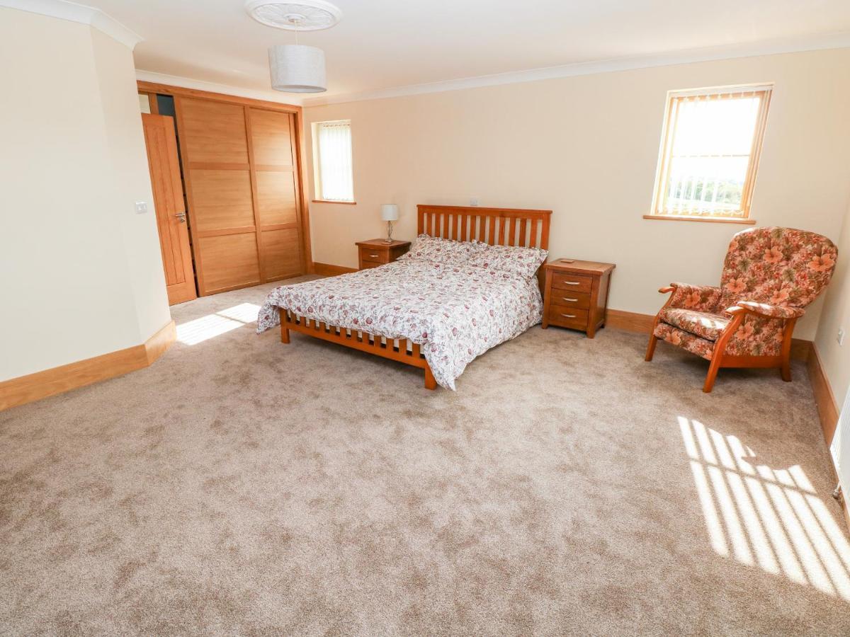 Grooms Quarters At Pant Y Gaseg Farm Ammanford Bagian luar foto