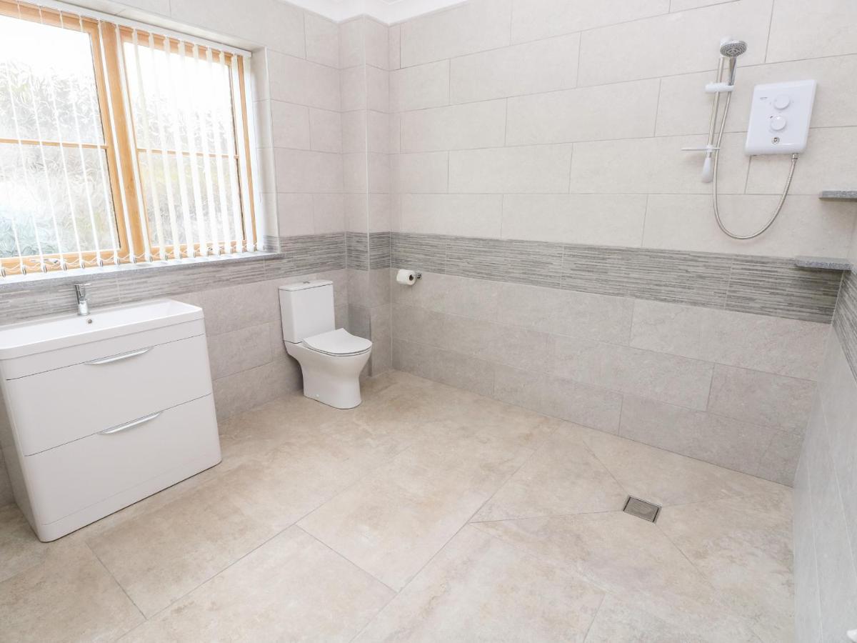 Grooms Quarters At Pant Y Gaseg Farm Ammanford Bagian luar foto